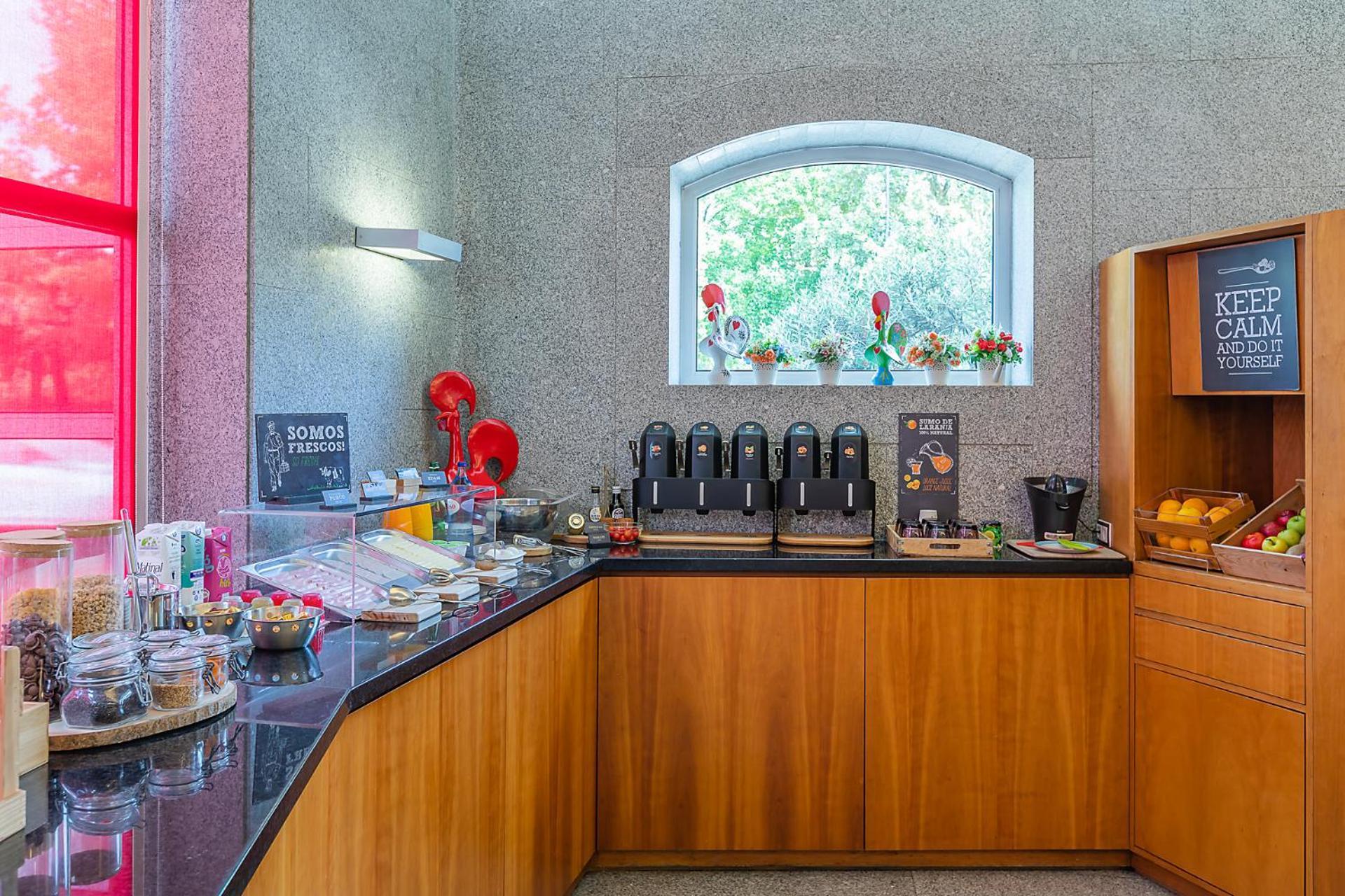 Hotel Ibis Guimaraes Bagian luar foto
