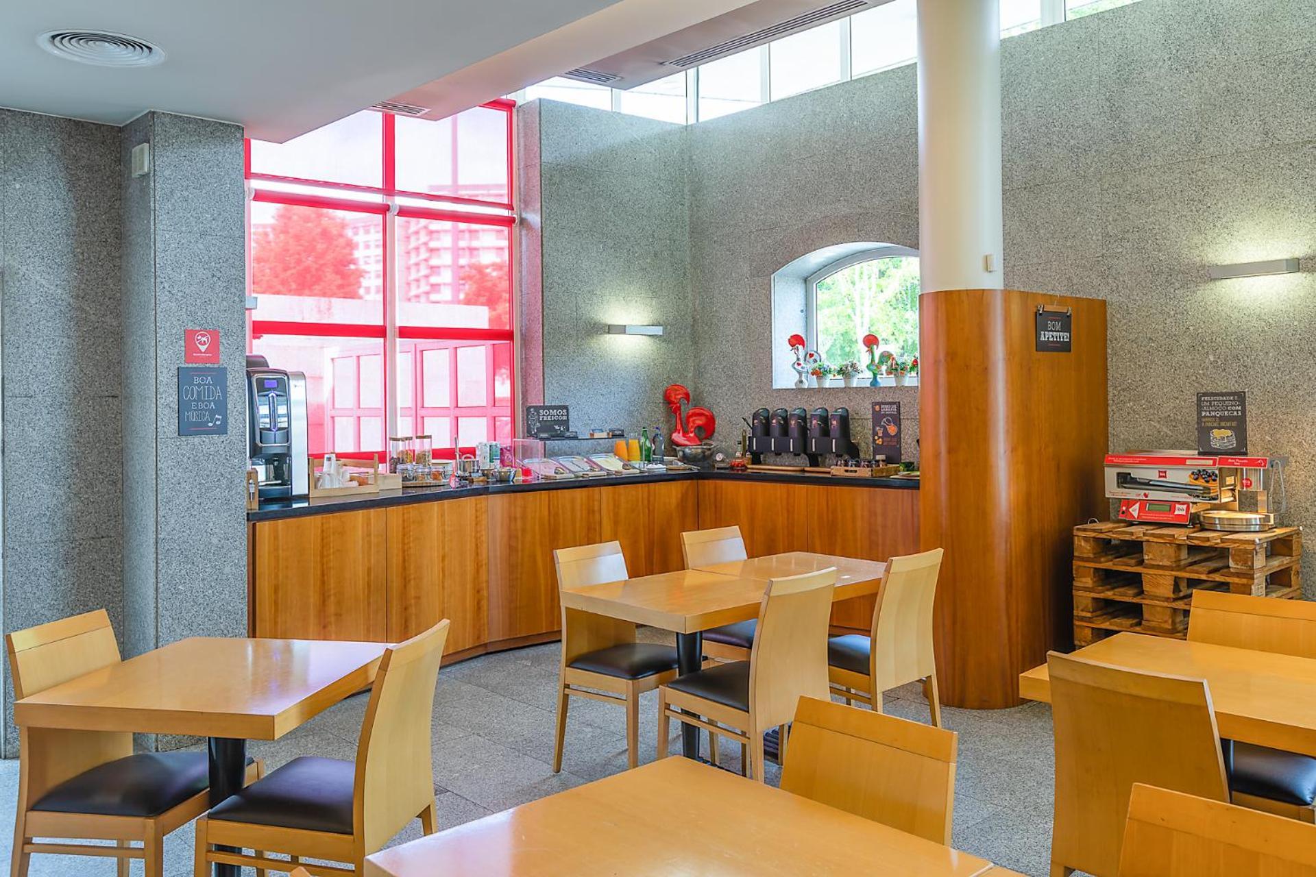 Hotel Ibis Guimaraes Bagian luar foto