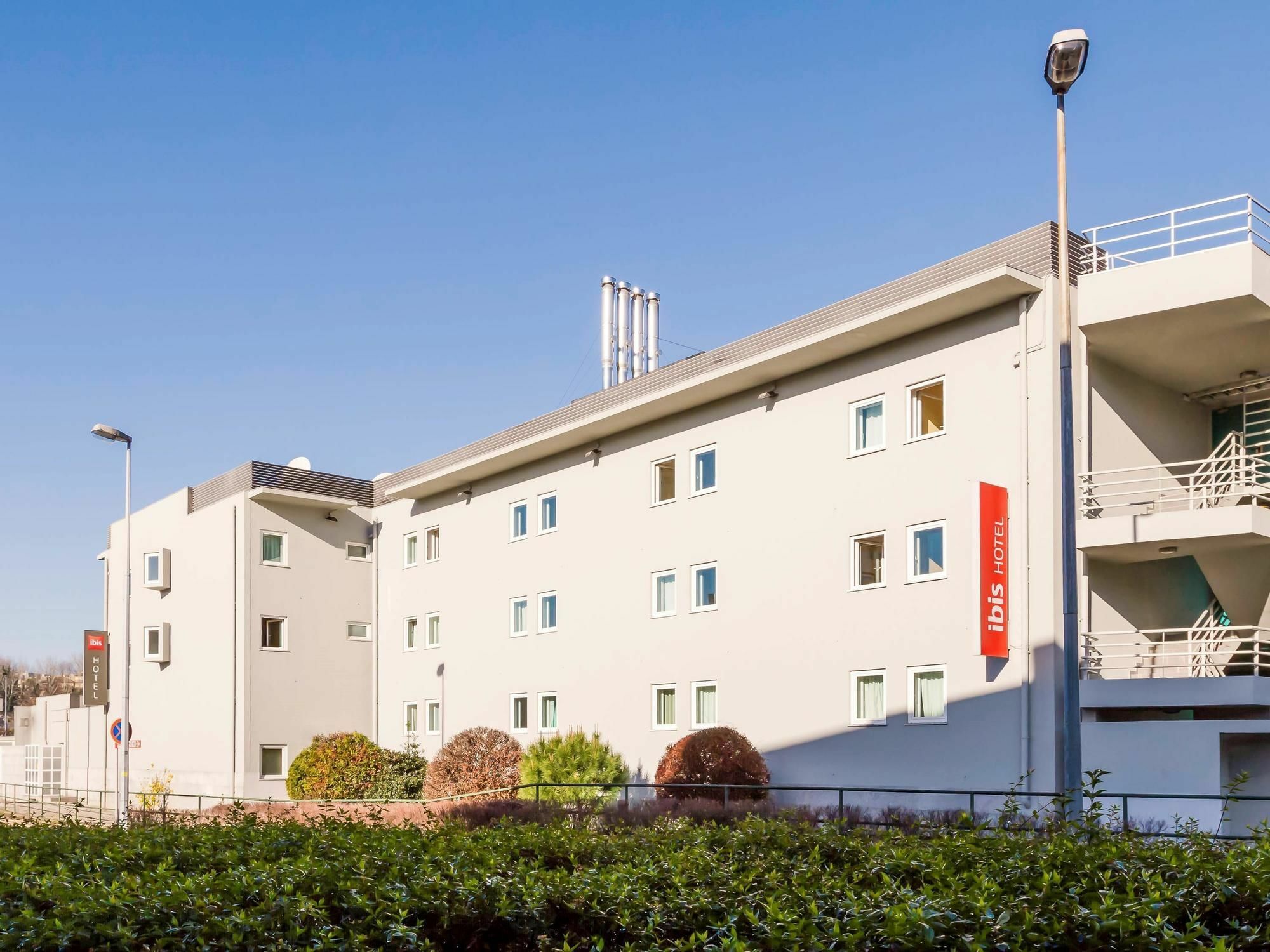 Hotel Ibis Guimaraes Bagian luar foto