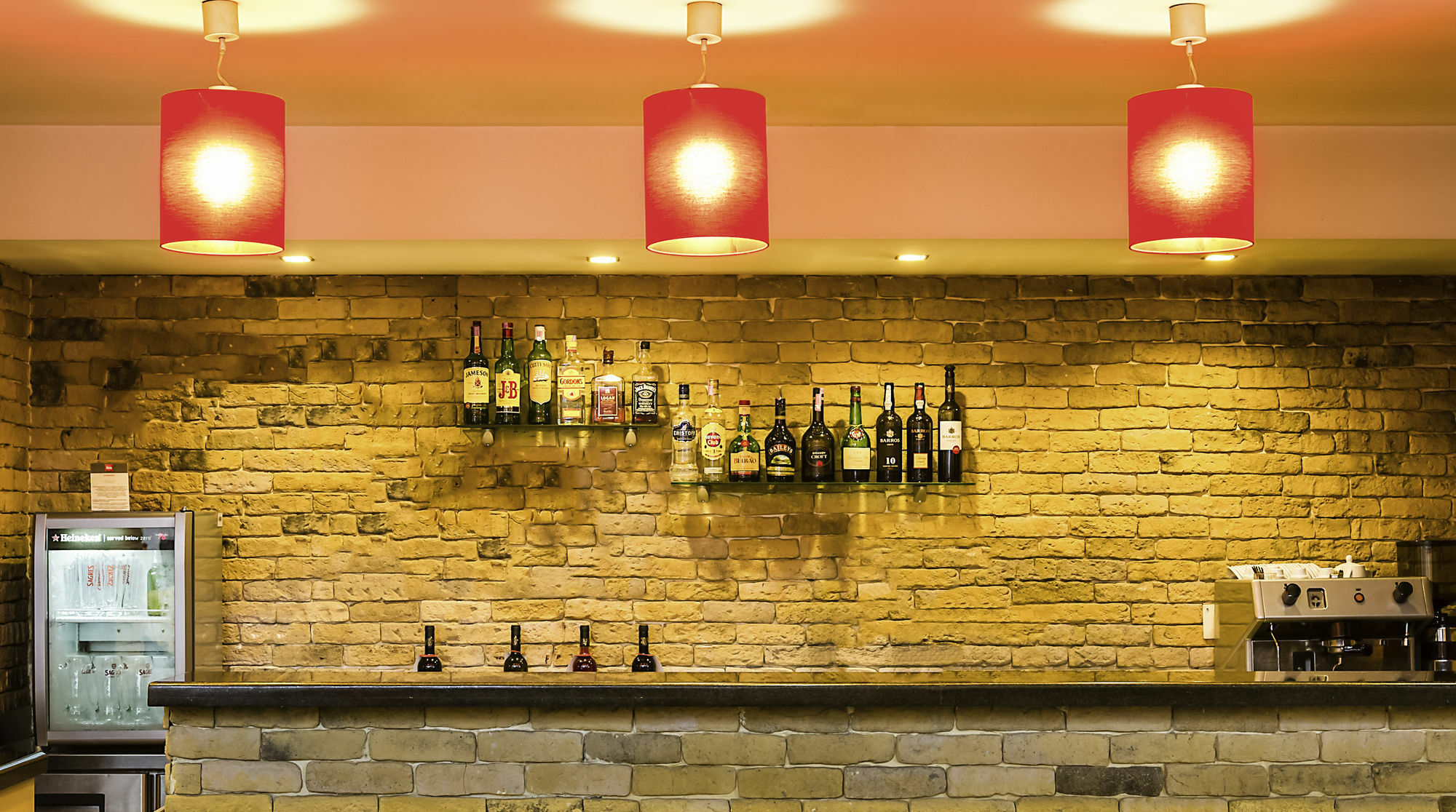 Hotel Ibis Guimaraes Bagian luar foto